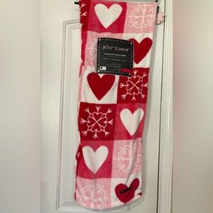 NWT Betsey Johnson Heart and Snowflake Christmas Throw Blanket